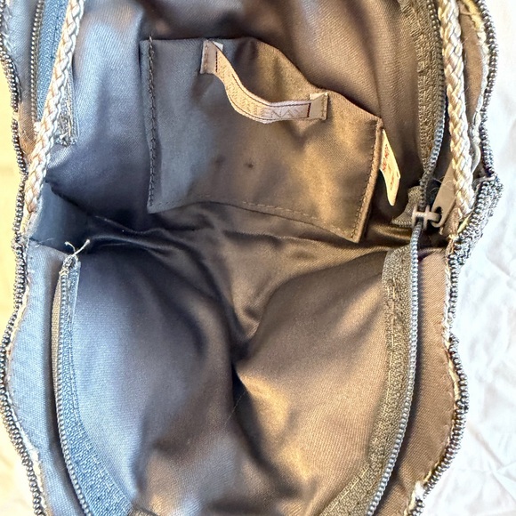 Elegant Silver Shell Evening Clutch - Picture 7 of 7